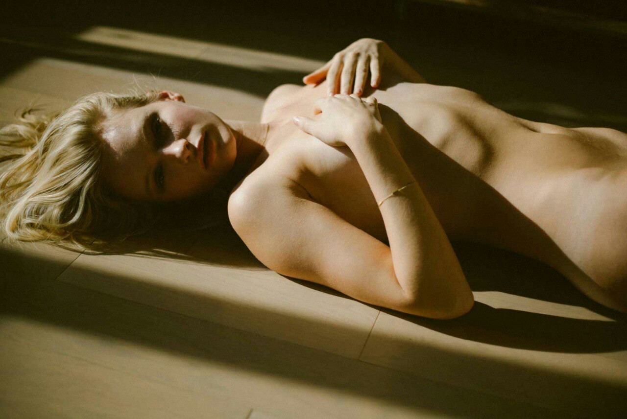 jasonflatlander:  Isabella Farrell by Cameron Davis For Paper Magazine