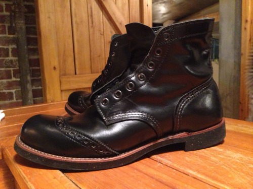 red-wing-shoes-taiwan:  好的皮革只需要簡易的保養，就能記錄鞋主人的故事。 