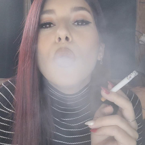 @realsmokinggirl 