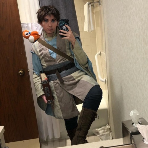 spellchucker-bookworm: Bathroom selfie of my Khadgar cosplay. I do have the cloak but it was HOT wit