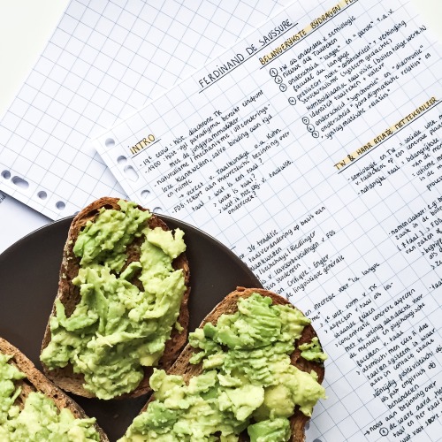 illluminatedknowledge: S u n d a y || Dec 6th || Healthy snack: advocado