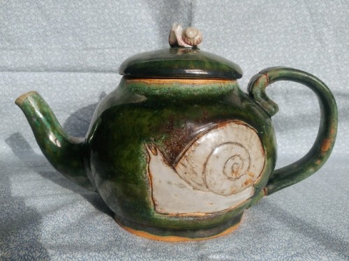 destroyingangelcreations:my final project for my first ceramics class (last spring!) was this teapot