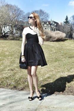 fashion-tights:  Little Black and White Dresshttp://westmountfashionista.com/?p=7720