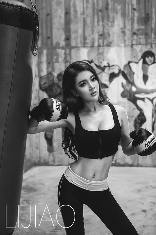 He Yuan Yuan 何媛媛 sexy fighter.