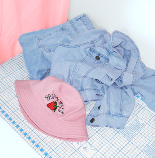 heyjennysocool:  bucket hat from trendbandit.com ig @heyjennysocool 