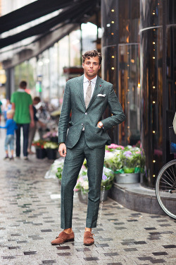 the-suit-man:  Suits, mens fashion and mens style inspiration http://the-suit-man.tumblr.com/