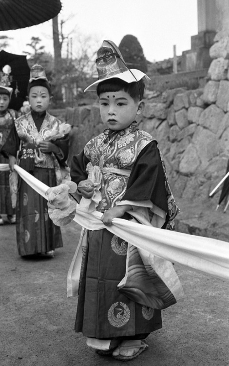 s-h-o-w-a: Children’s procession at the Takayama festival, Japan, 1957