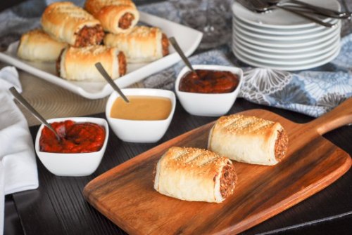 alloftheveganfood:  Vegan Sausage Round Up Simple Italian Sausages Vegan Sausage Hot Dog with Slaw & Beetroot Chutney Homemade Sundried Tomato & Pine Nut Seitan Sausages with Soft Polenta & Pan Roasted Tomato Sauce Sausage Rolls with a Trio