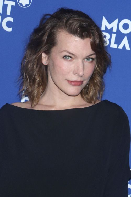 Ukrainian-born model &amp; actress Milla Jovovich is 43 today (December 17th). Pic from this Apr