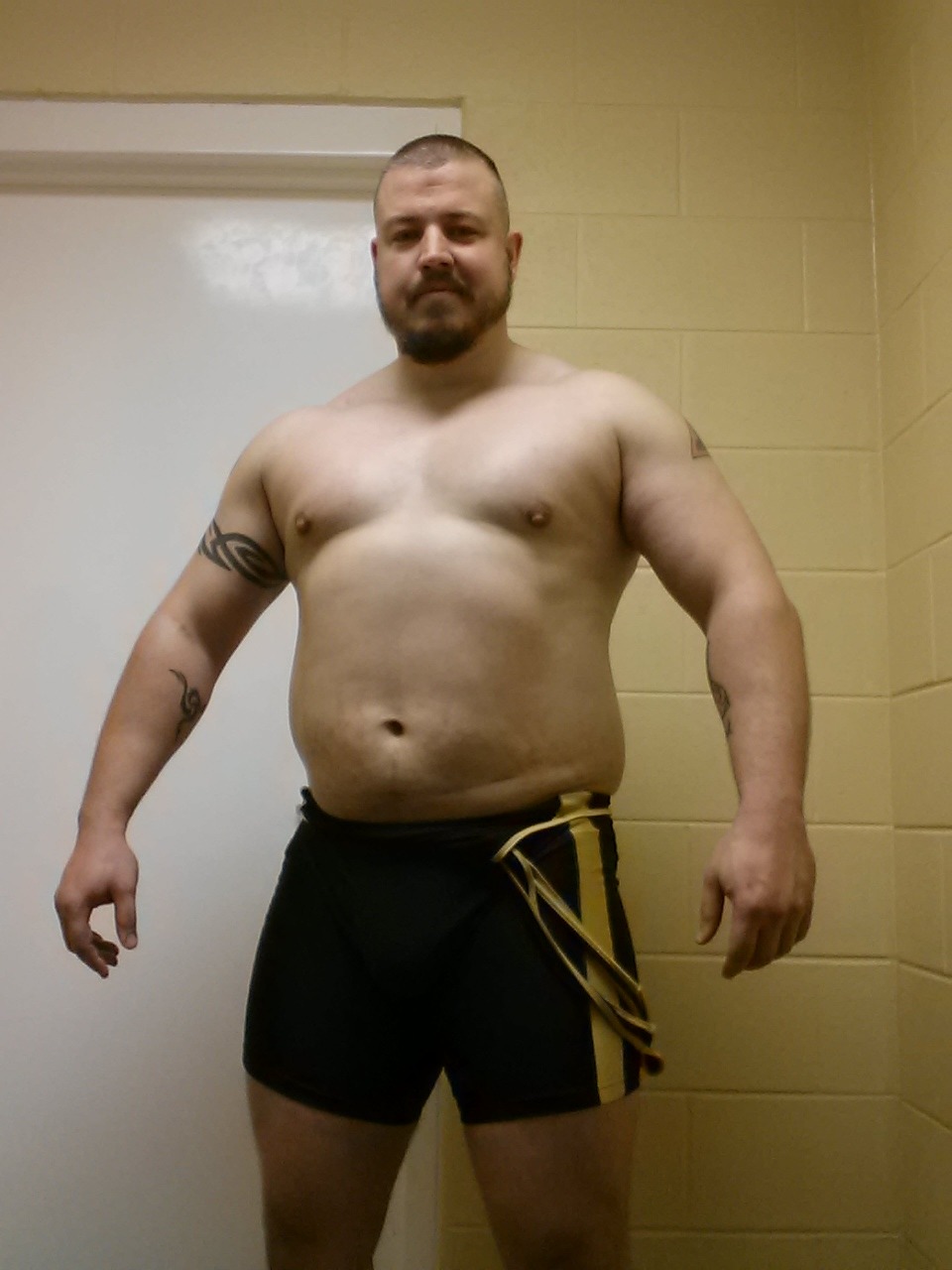 foxbear:  Sleeveless and Sweat, Singlet and Tool Just more gym progress pics.  I