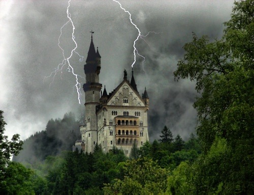 bluepueblo:  Dark Shadows, Neuschwanstein Castle, Germany photo via kim 