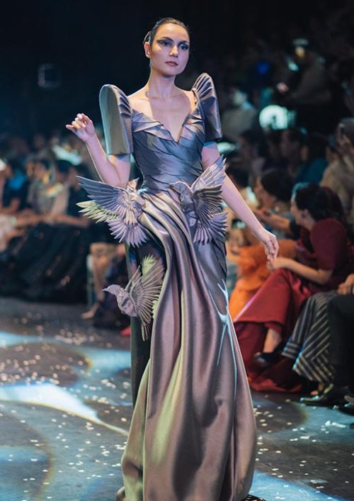 muchymozzarella:  Cary Santiago - TernoCon 2018    In the Philippines, “terno” refers to a woman’s ensemble that consists of matching colors/patterns. … By the late 1940s, the terno’s meaning and silhouette evolved into any Western dress with