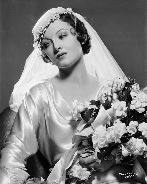 Remembering Myrna Loy 🌹🕊 on her Birthday 🎂