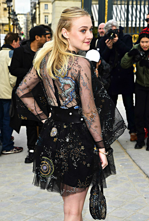 Dakota Fanning outside the Valentino show during Paris Fashion Week on March 8, 2016 in Paris, Franc