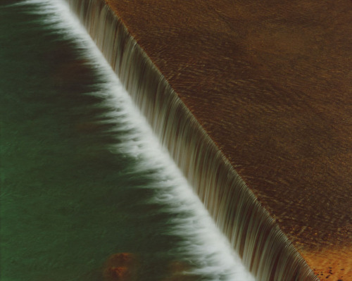 irakalan:    Japanese photographer TOSHIO SHIBATA