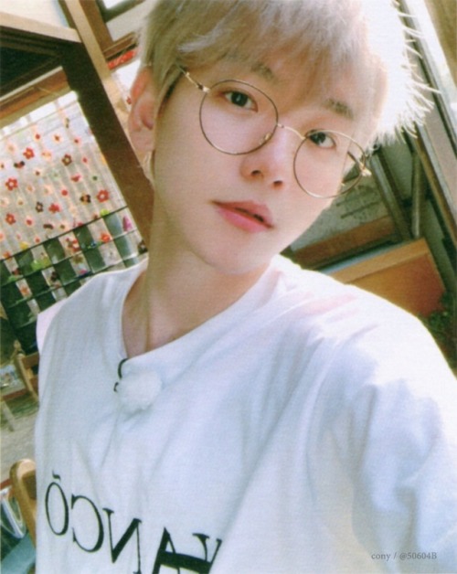 unfairbbh:baby looks so comfy ‘3’