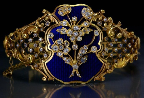 Faberge gold bangle bracelet, St Petersburg, 1899-1903 by August Holmstrom