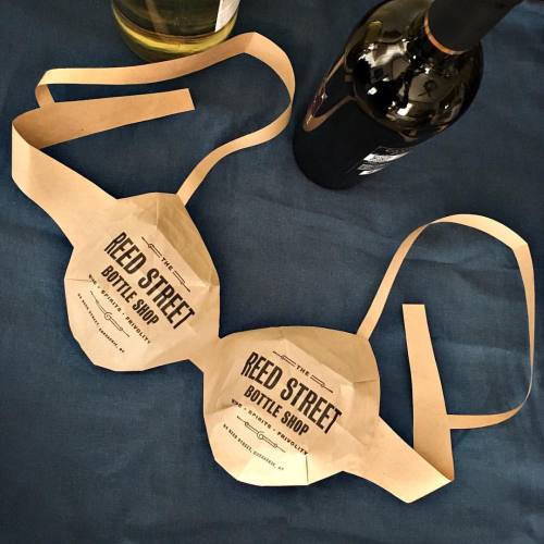 10/16 Breast Cancer Awareness Month [wine bag] @reedstreetbottleshop