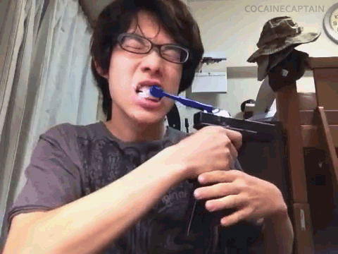 cocainecaptain:  How real G’s brush their teeth 