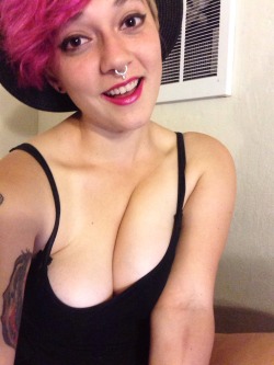 beautifullyundressed:  Come hang with me