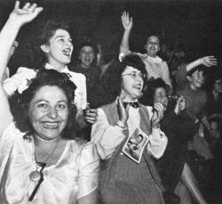 sinatraswooners:  The Bobby Soxers 40s 