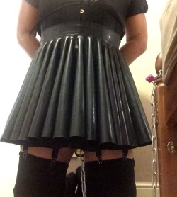 themasterofpetticoats:  Latex skirt and chastity