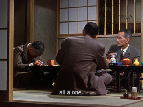 365filmsbyauroranocte: An Autumn Afternoon (Yasujiro Ozu, 1962) Thật muộn màng để nhớ đến n