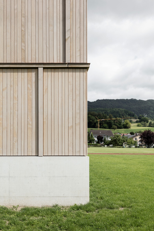 subtilitas:Menzi Bürgler Architekten - Sports hall, Matzendorf 2016. Photos © Beat Bühler. Afficher 