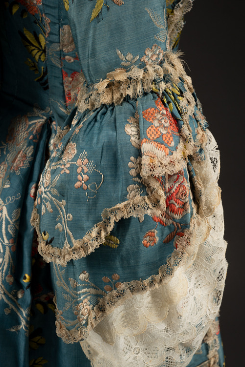 costumeloverz71:Gown  1765-1770