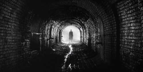 citroncollective: Film StillsFirst: Carol Reed’s ‘The Third Man’ c. 1950Second: Baz Luhrmann’s ‘Rome