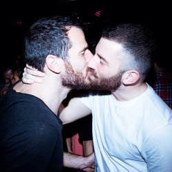 fuckyeahdudeskissing:  Fuck Yeah Dudes Kissing.