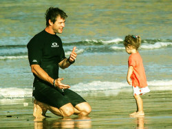 : Chris Hemsworth hits the beach! x