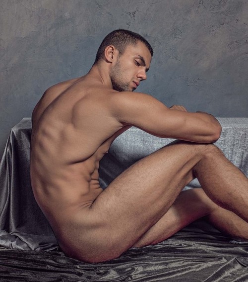 malesinphotos:  ph. Troy Schooneman