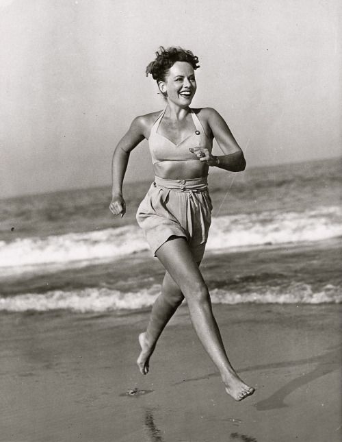 bellalagosa: Beach Time… Paulette Goddard 