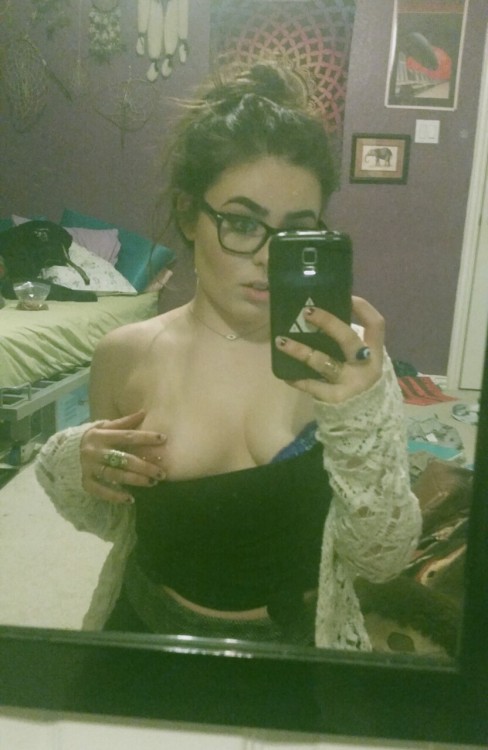 the-friinge:  In the end, I felt pretty damn good about myself today. And my messy bun was perfect a