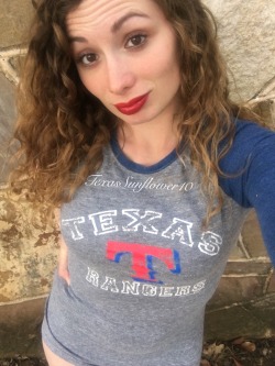 texassunflower10:  rippedjeanseyesofgreen:  Is it baseball season yet?! Happy Thursday, sexy lady! __________________________________________ Not yet, but it’s on its way! Cute shirt. Even cuter and sweeter gal! Thanks for your submission. Have a super