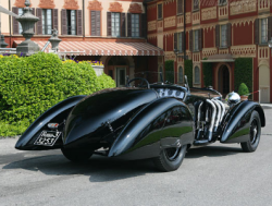 fandoomgeek:  sixpenceee:  This car is over 80 years old. It’s a Mercedes-Benz SSK. Commissioned by Count Trossi, the SSK recalls an era when cars were custom-built works of art. (Source)  No that’s an early form of the Batmobile.