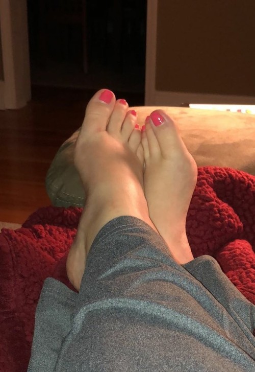 ajssexyfeet:  sexyfeetgirl-99:  Needy feet 😘 Reblog if you feel they’re sexy enough  Perfection.