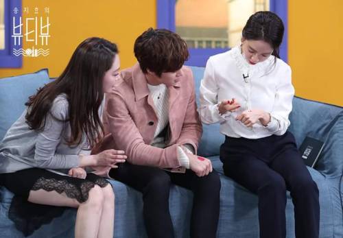 Song Ji Hyo beauty view filming photo.. (cre:송지효의 뷰티뷰)
