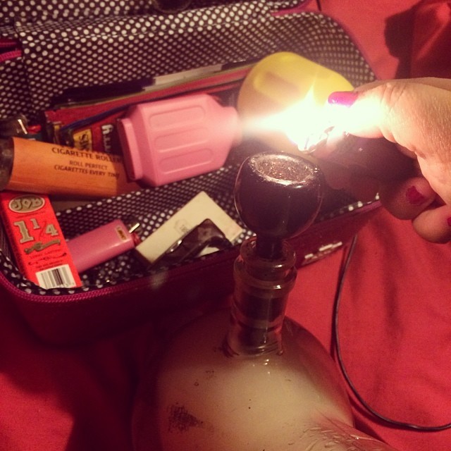 stayb1azed:  Cheers😄🎉🔥 #bubbles #smokebuddy #smokestation #girlswhosmokeweed
