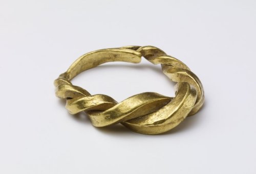 asatru-ingwaz:Finger Ring Viking 10thC-11thCBormer, Balmer, FalmerGold finger-ring of two square-sec