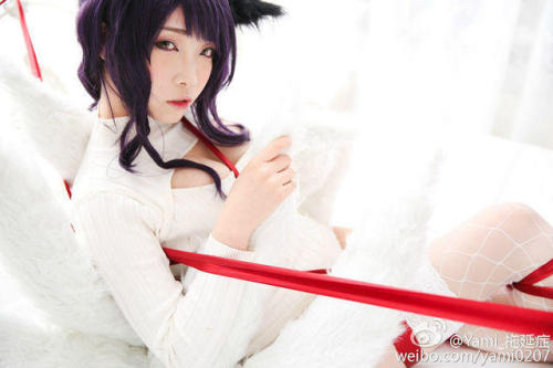 league-of-legends-sexy-girls:  Ahri Cosplay