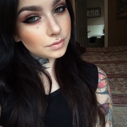 lickgold:  Did my makeup for today even though it’s so rainy outside