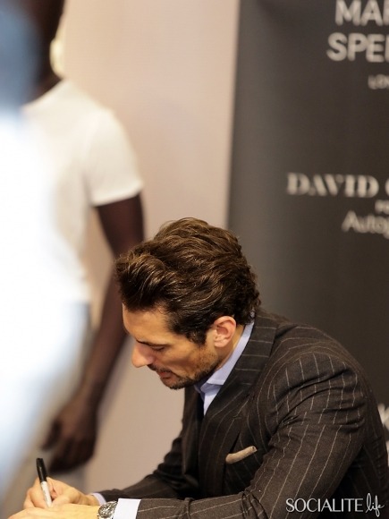 djgandyargentinafans:  David Gandy @DGandyOfficial #GandyForAutograph Paris, 25 sept 2014 | Via @socialitelife  3rd pic down on the left…i feel like we’ve interrupted something XD