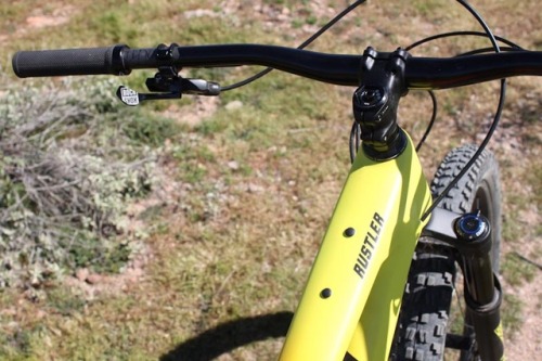 aces5050:(via First Ride Review: Salsa Cycles’ 2019 Rustler slays up or down - Bikerumor)