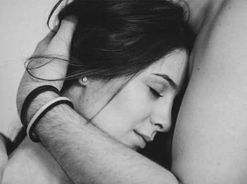 imperfectmesblog:  È così difficile capire le donne..Ma come è bello stringerle