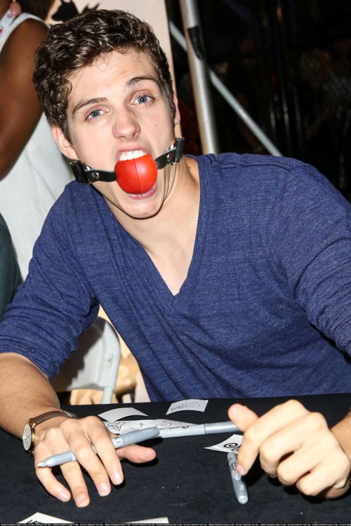 vlord76:Gag Request: Daniel Sharman adult photos