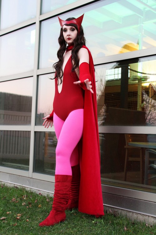 i had a blast at anime nebraskon this year! i got to wear my scarlet witch cosplay for the first tim