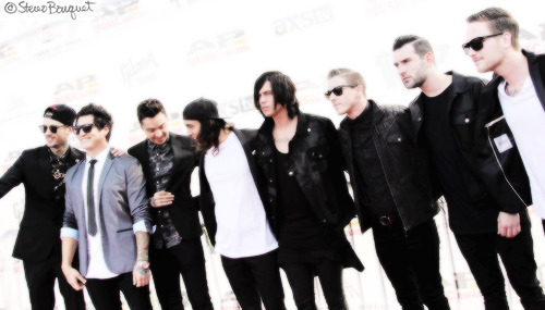 stereobouquet:       Pierce The Veil and Sleeping With Sirens at APMAs. My photograph, please don’t repost without permission.      