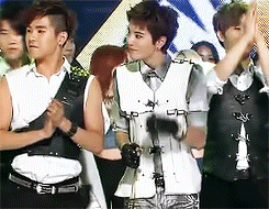 gyuishy-deactivated20141112:  infinite’s back hugs (づ￣ ³￣)づ ✰ ✰ ✰